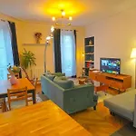 6 Chic Spacious Flat Moulin Rouge