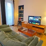 6 Chic Spacious Flat Moulin Rouge